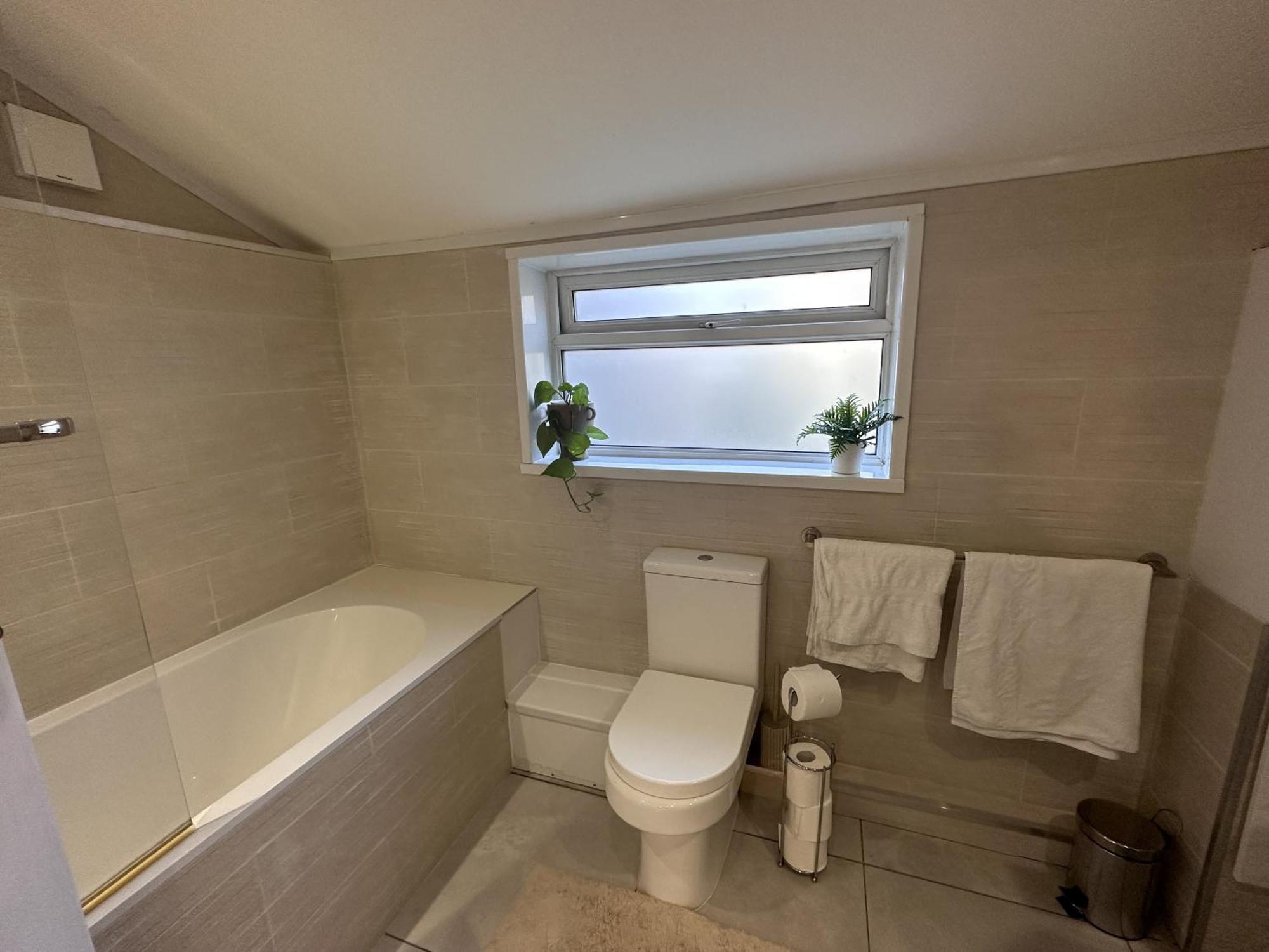 Adanhouse-Stockland Spacious 5 Bedroom House Sleeps 12 Private Garden Cardiff Buitenkant foto