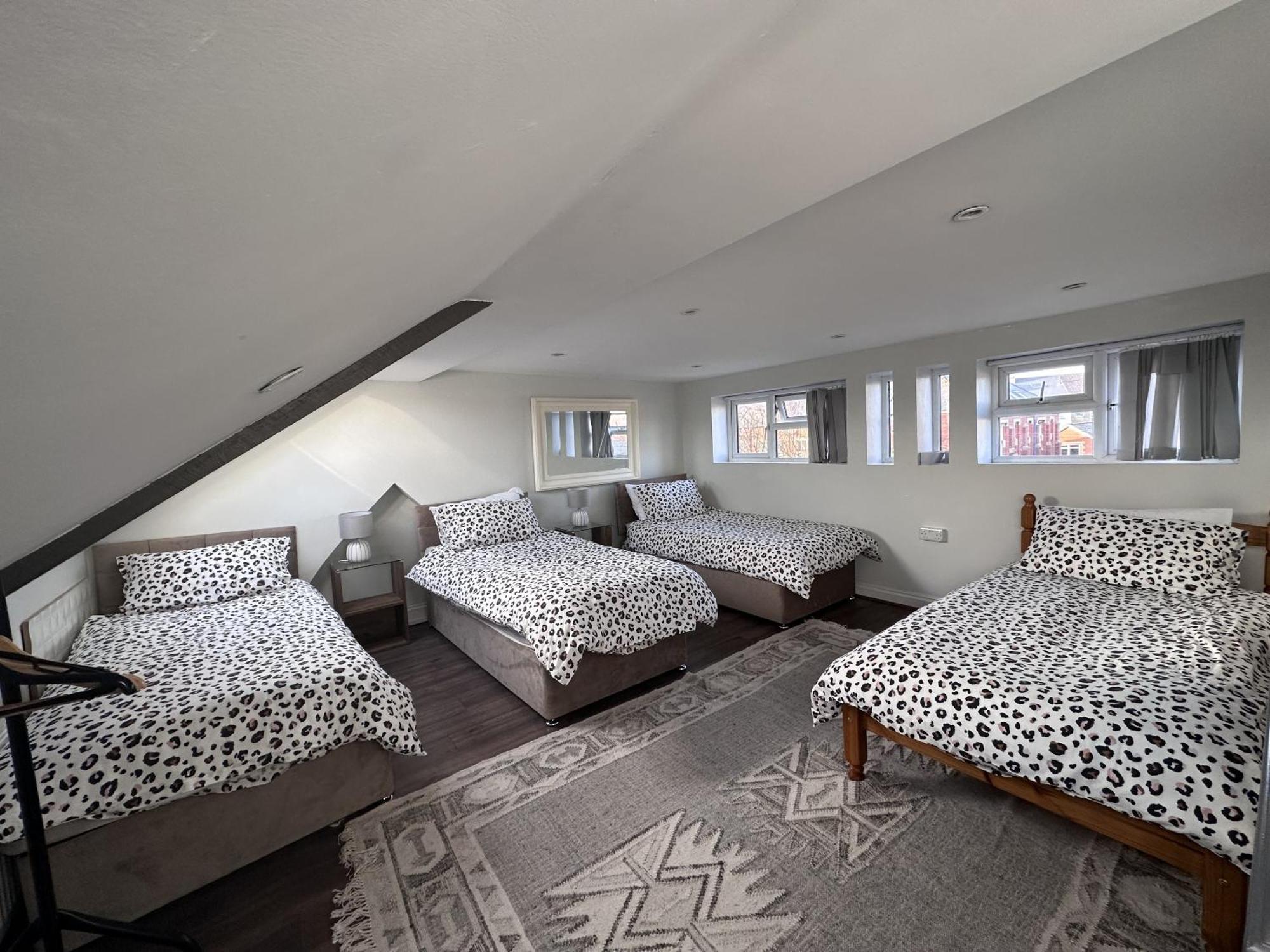 Adanhouse-Stockland Spacious 5 Bedroom House Sleeps 12 Private Garden Cardiff Buitenkant foto