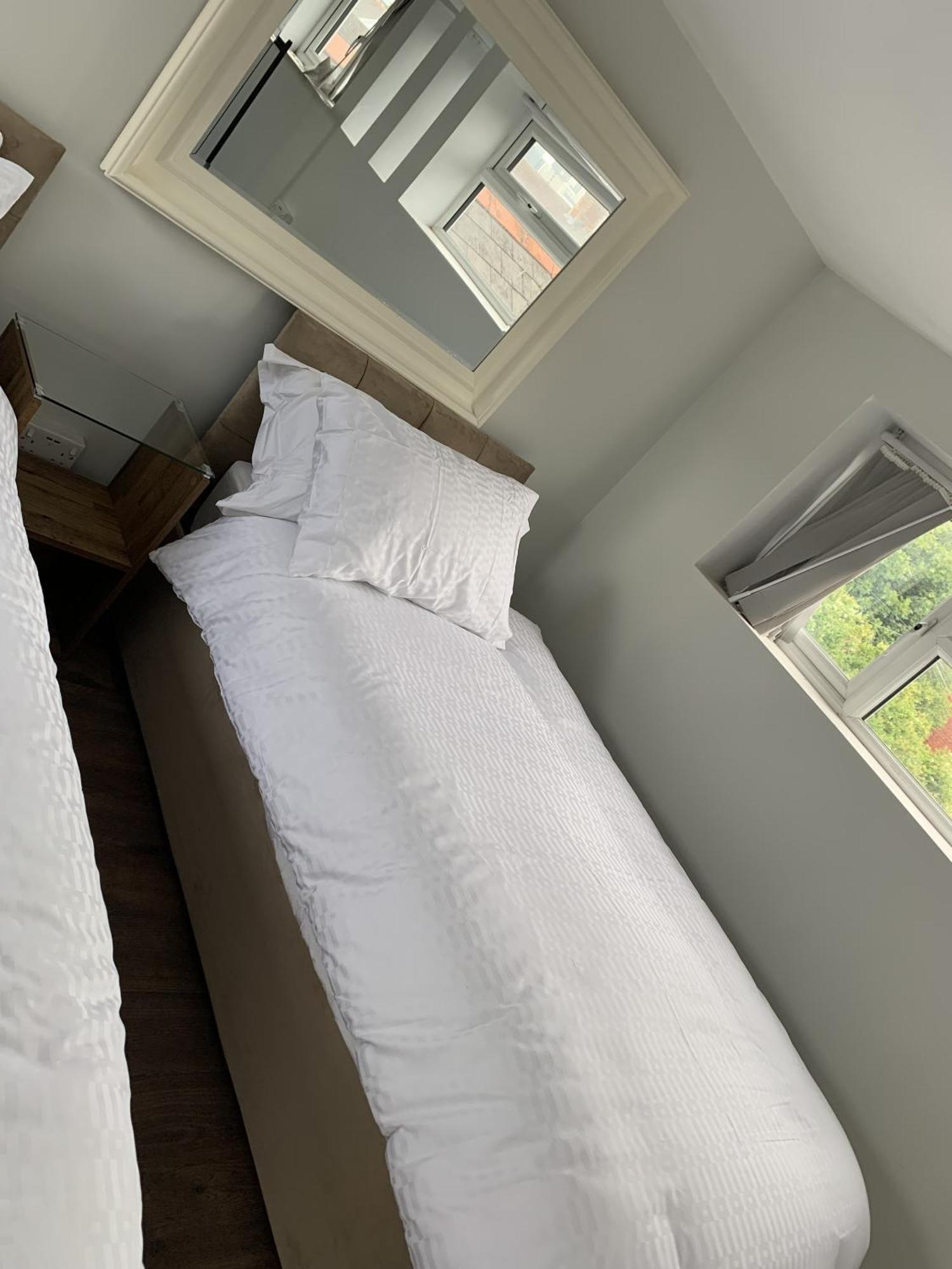 Adanhouse-Stockland Spacious 5 Bedroom House Sleeps 12 Private Garden Cardiff Buitenkant foto