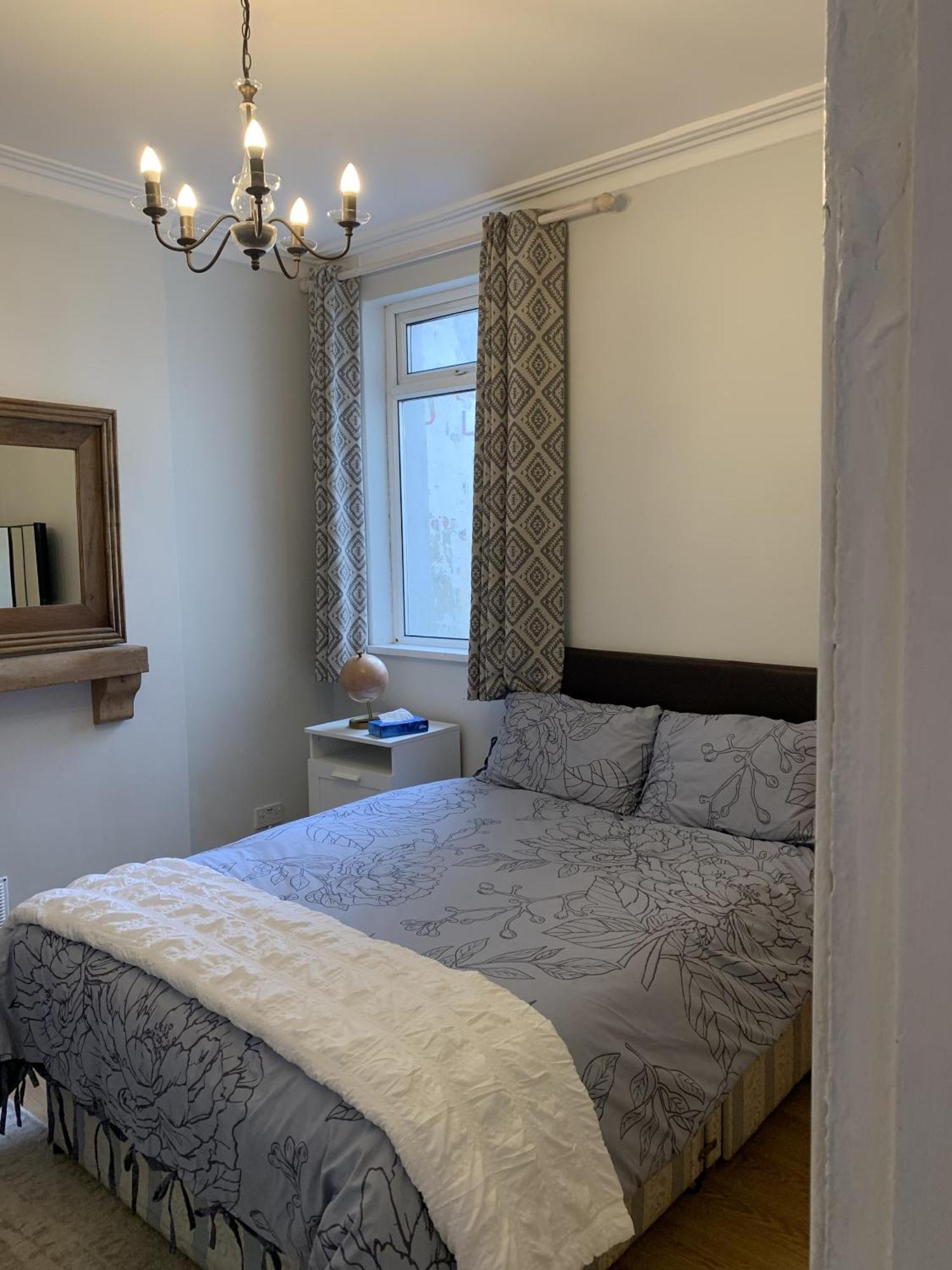 Adanhouse-Stockland Spacious 5 Bedroom House Sleeps 12 Private Garden Cardiff Buitenkant foto